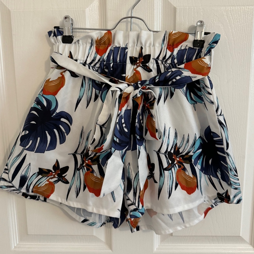 SHEIN Belted Tropical Shorts